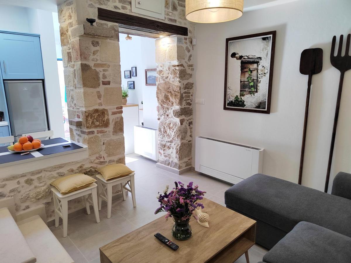 הוילה פלטניאס Mouse House With Sea View And Mini Pool מראה חיצוני תמונה